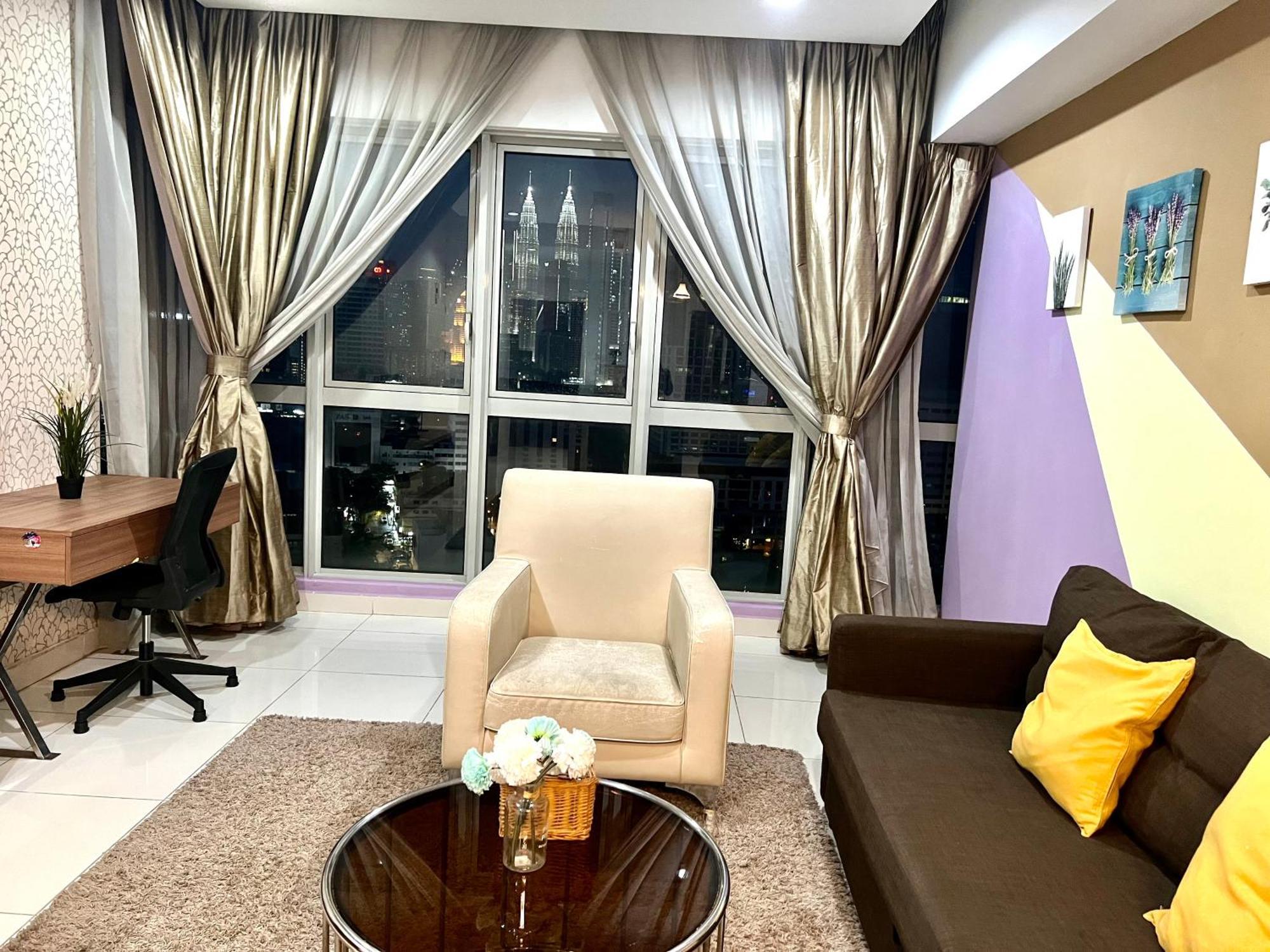 Regalia Suites 424 Куала Лумпур Екстериор снимка