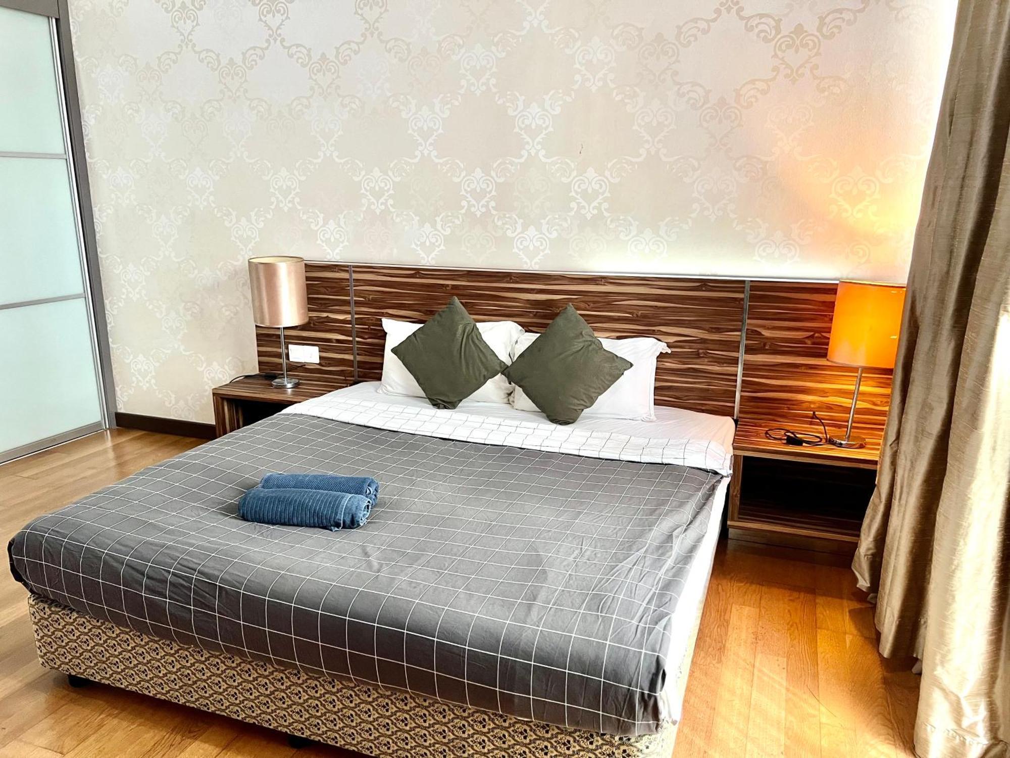Regalia Suites 424 Куала Лумпур Екстериор снимка