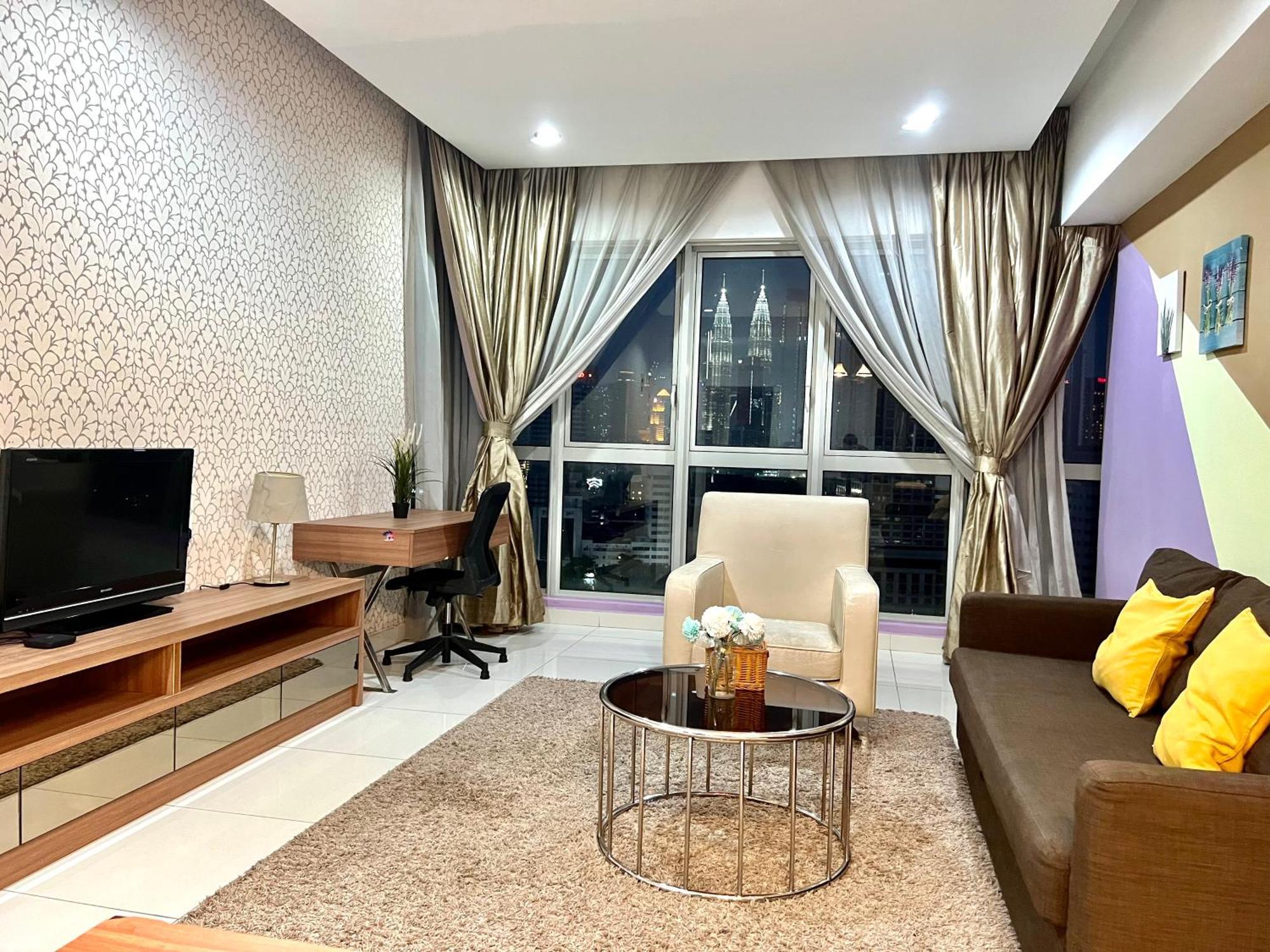 Regalia Suites 424 Куала Лумпур Екстериор снимка