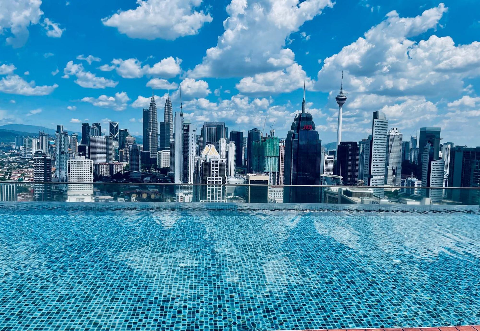 Regalia Suites 424 Куала Лумпур Екстериор снимка