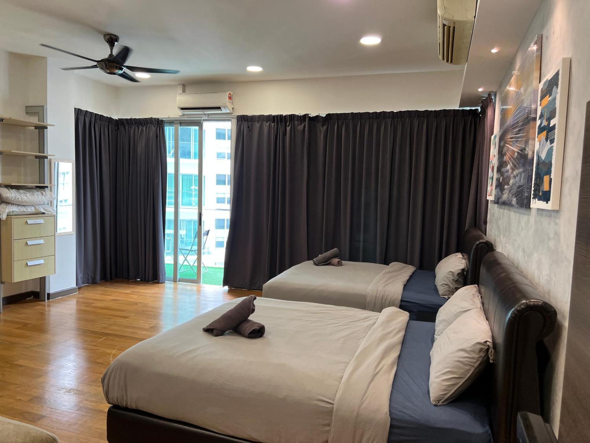 Regalia Suites 424 Куала Лумпур Екстериор снимка