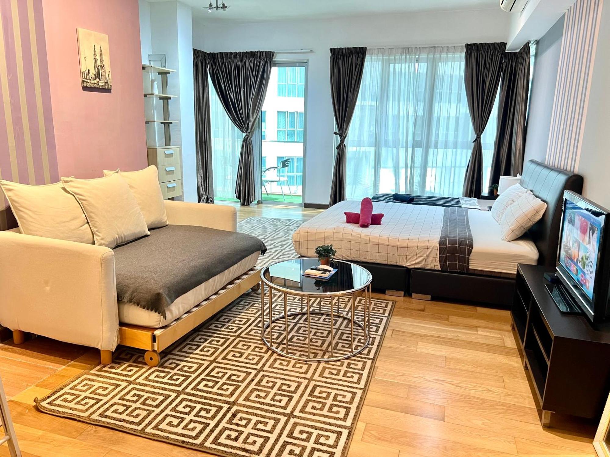 Regalia Suites 424 Куала Лумпур Екстериор снимка