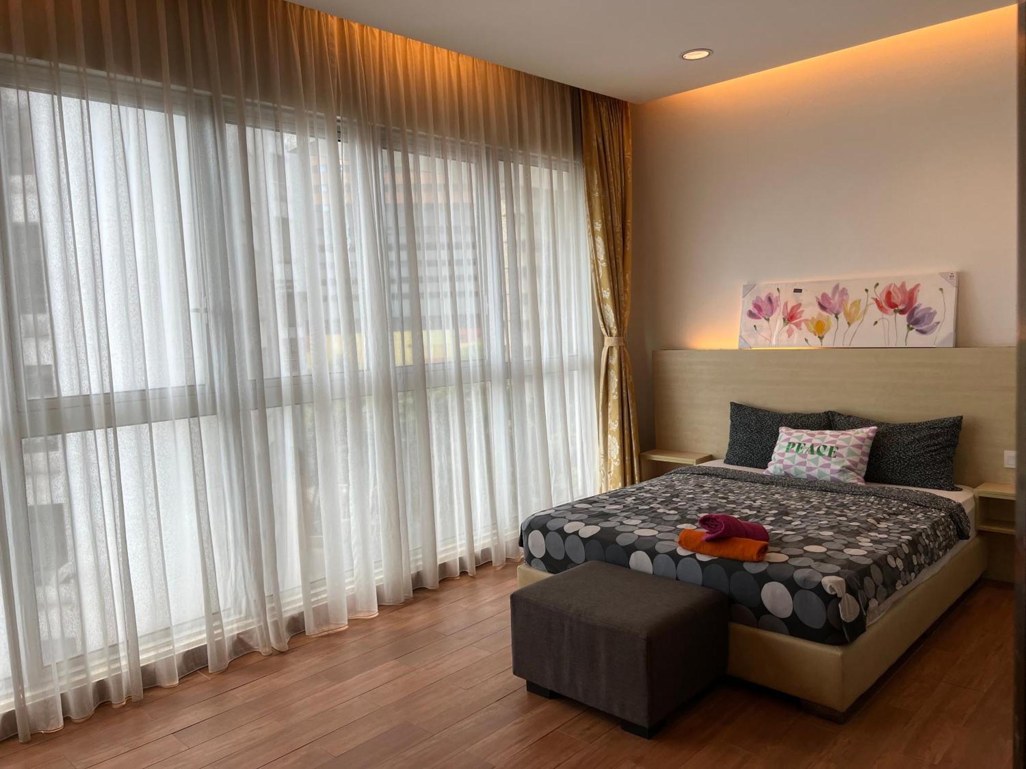 Regalia Suites 424 Куала Лумпур Екстериор снимка