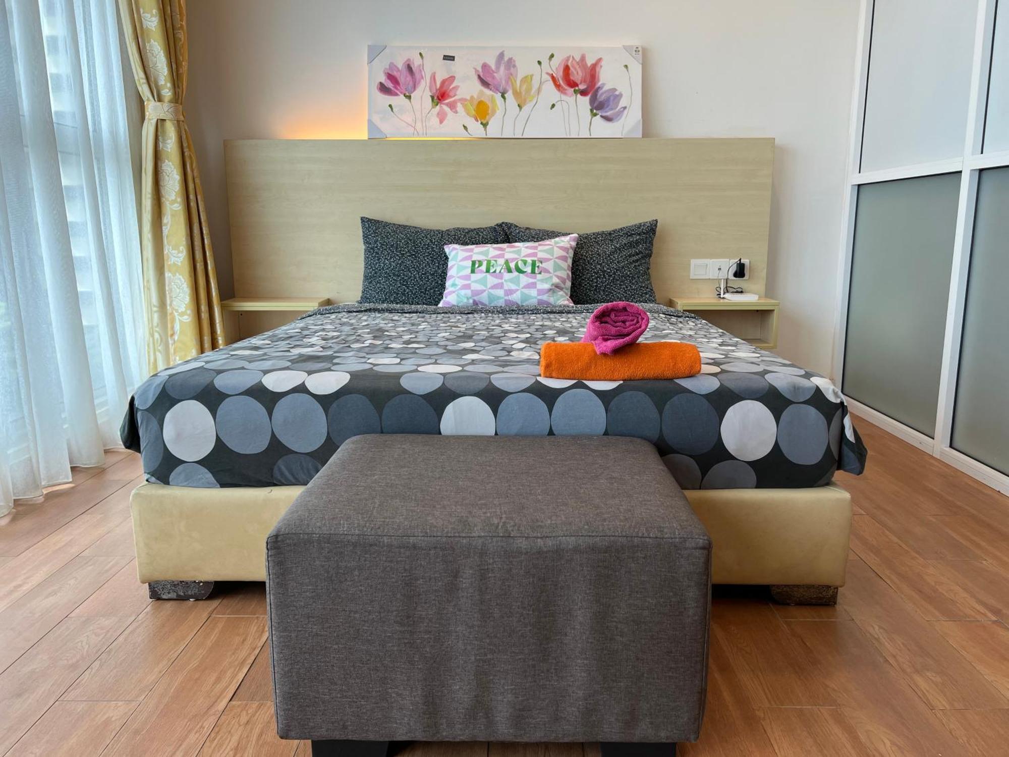 Regalia Suites 424 Куала Лумпур Екстериор снимка
