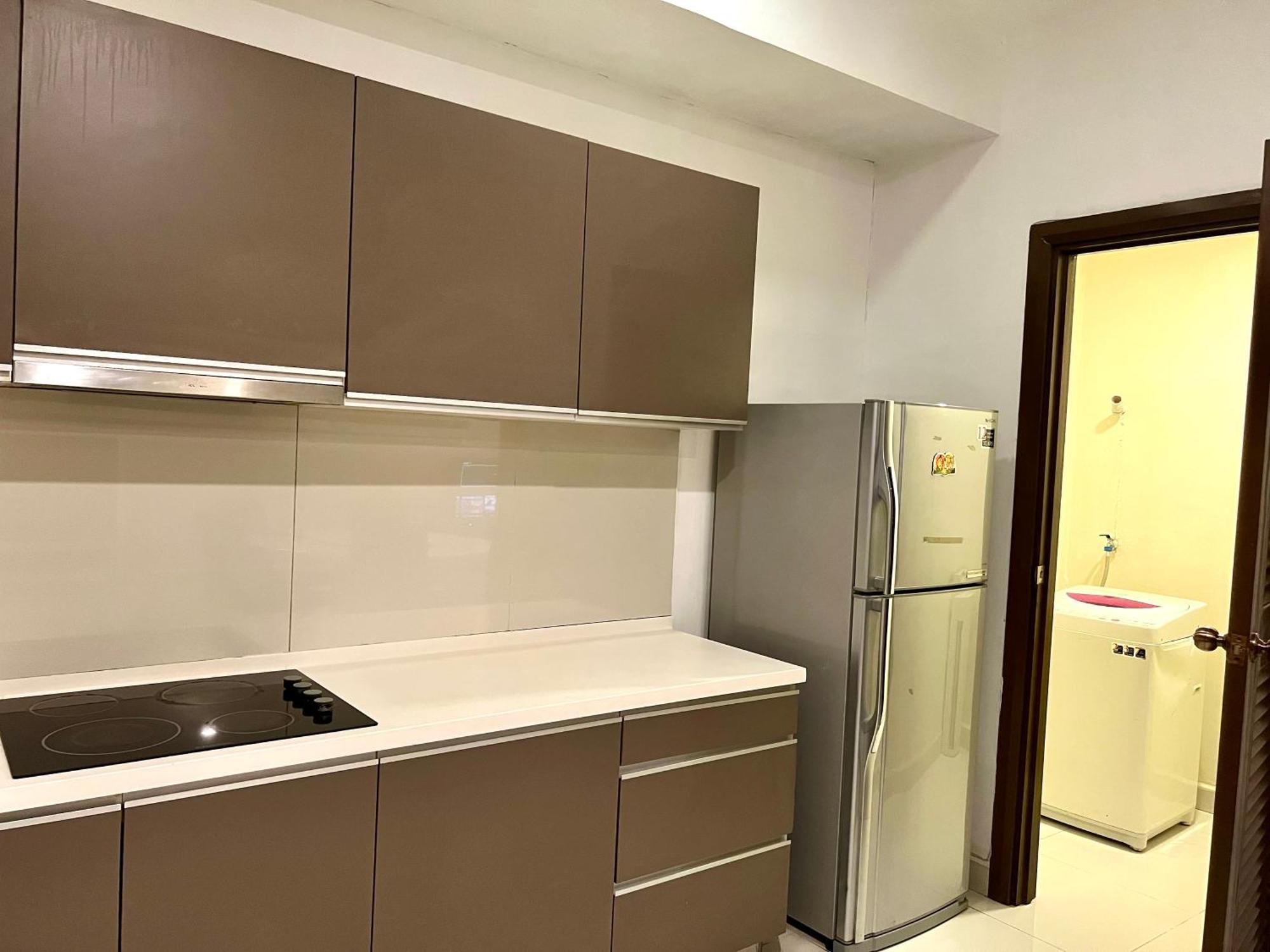 Regalia Suites 424 Куала Лумпур Екстериор снимка