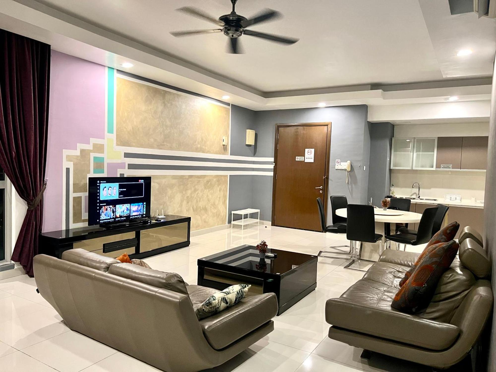 Regalia Suites 424 Куала Лумпур Екстериор снимка