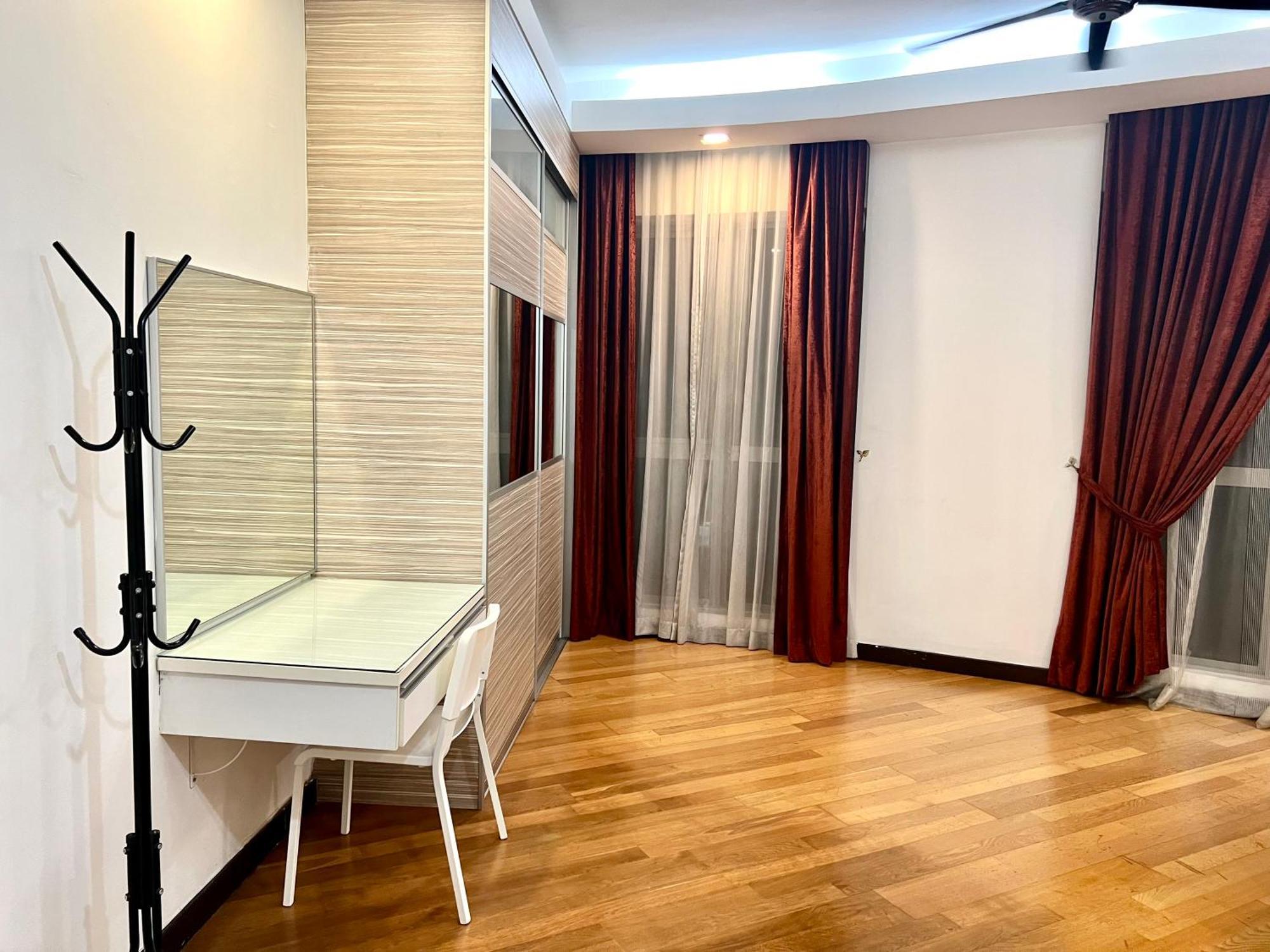 Regalia Suites 424 Куала Лумпур Екстериор снимка