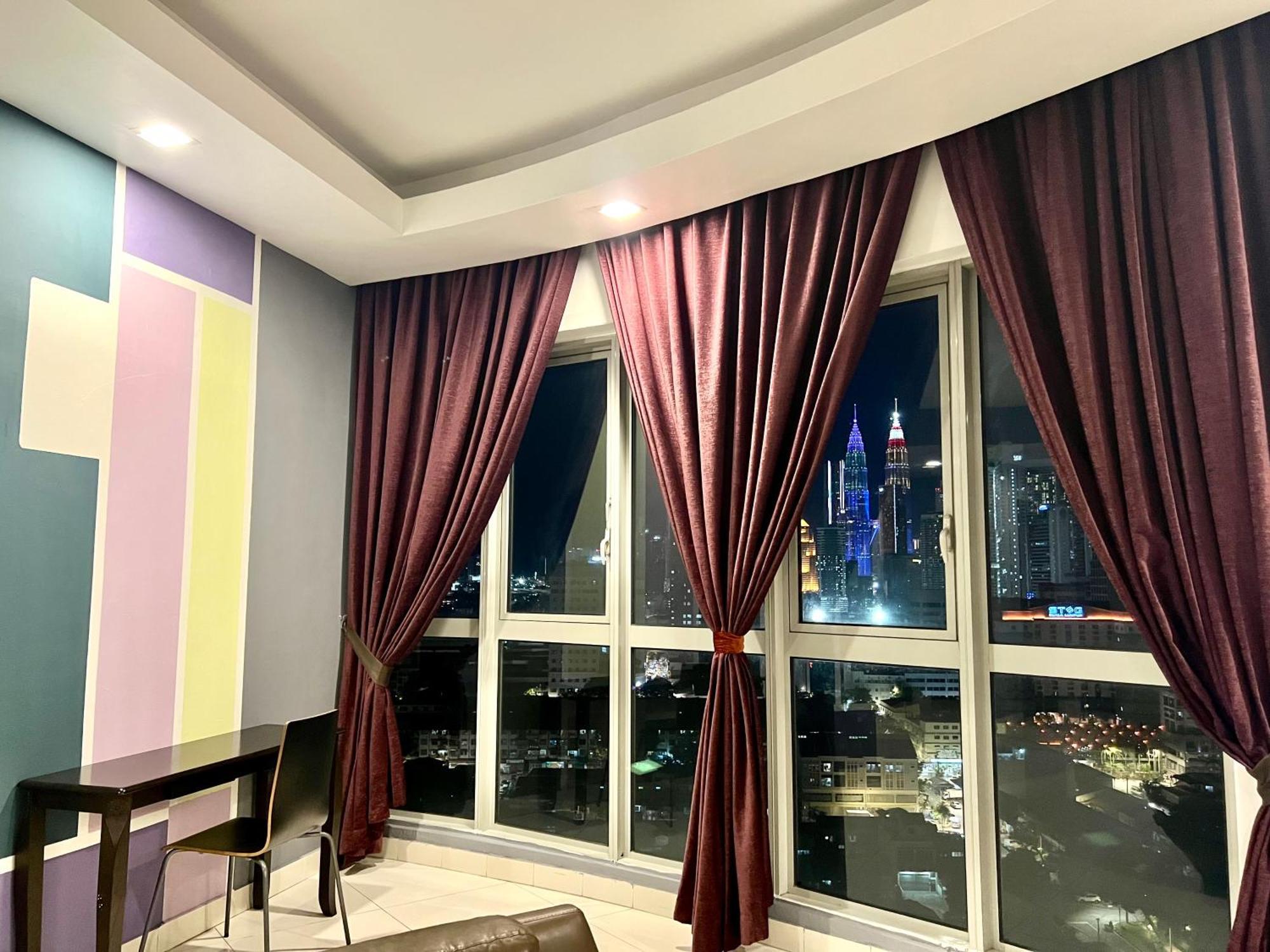 Regalia Suites 424 Куала Лумпур Екстериор снимка