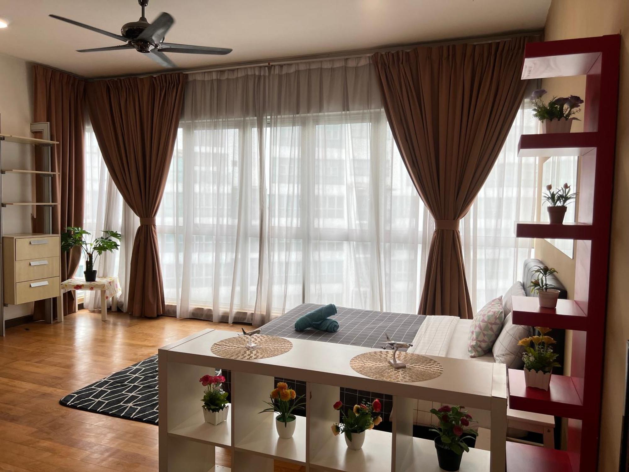 Regalia Suites 424 Куала Лумпур Екстериор снимка