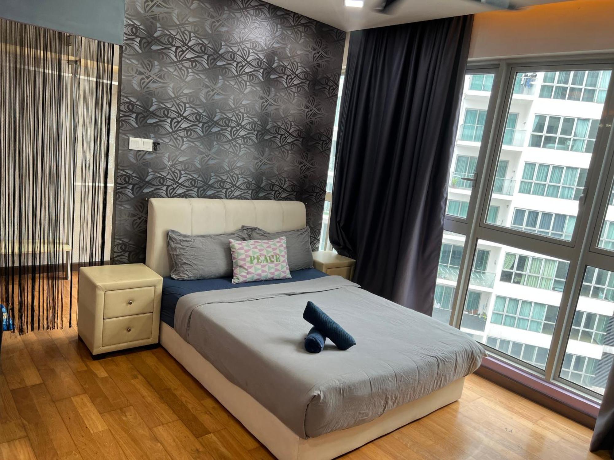 Regalia Suites 424 Куала Лумпур Екстериор снимка